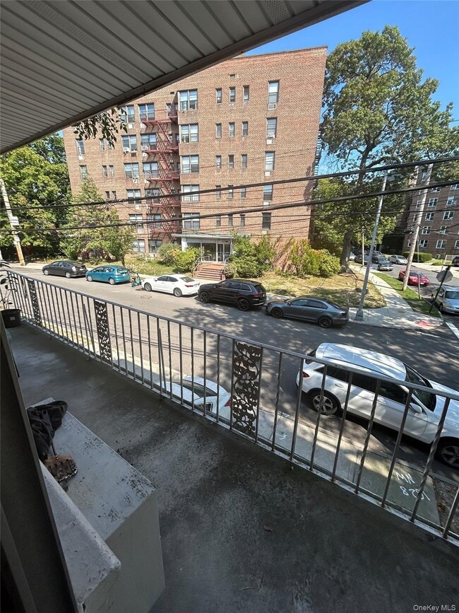 142-22 Pershing Crescent in Queens, NY - Building Photo - Building Photo