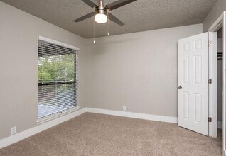 301 N Greenville Ave-Unit -172 in Allen, TX - Foto de edificio - Building Photo