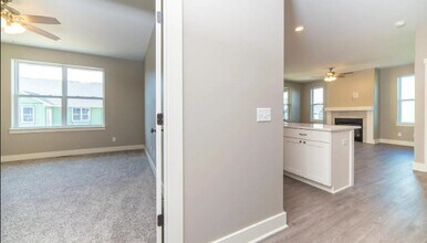 7235 Genesis Way in Bettendorf, IA - Building Photo - Building Photo