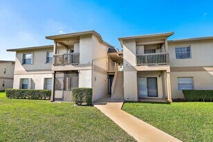 1790 Abbey Rd in West Palm Beach, FL - Building Photo