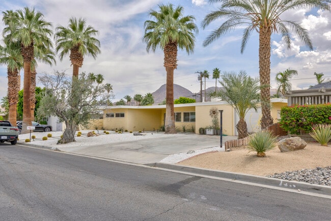 74533 Peppertree Dr in Palm Desert, CA - Building Photo - Building Photo