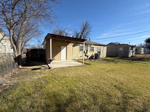 1209 Shady Ln in Garland, TX - Foto de edificio - Building Photo