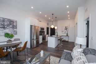 2940 W Thompson St in Philadelphia, PA - Building Photo