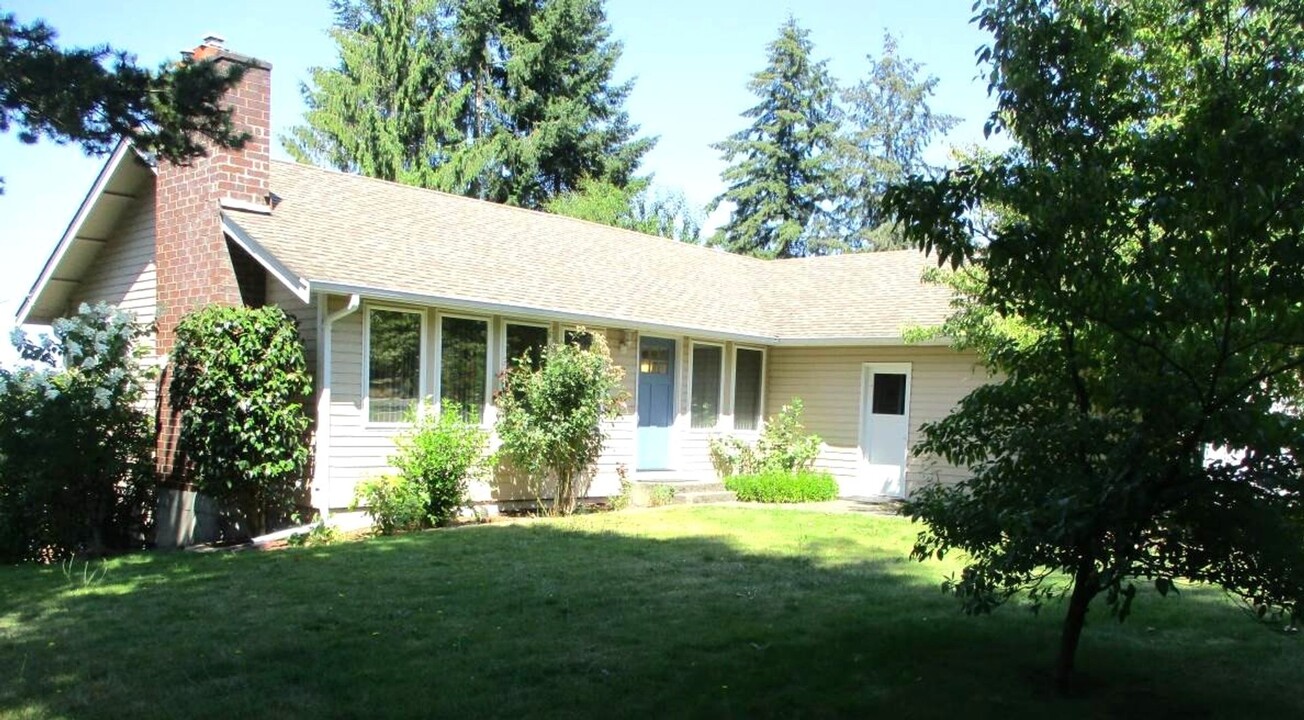 3715 Wilkinson Ln in Gig Harbor, WA - Building Photo