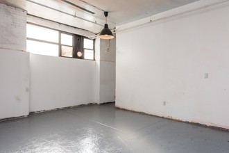1085 Willoughby Ave in Brooklyn, NY - Foto de edificio - Building Photo