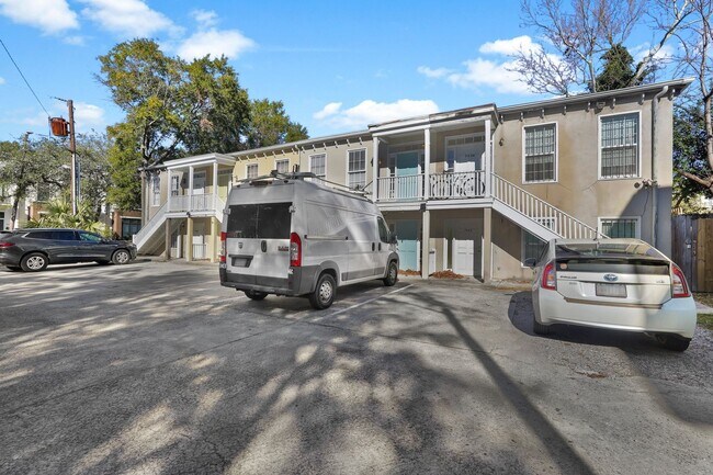 702 Tattnall St in Savannah, GA - Building Photo - Building Photo