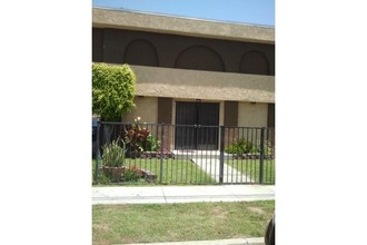 13418 Roselle Ave in Hawthorne, CA - Building Photo - Building Photo