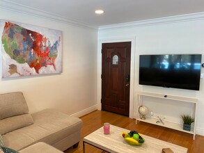 14934 Dickens St-Unit -12A in Los Angeles, CA - Foto de edificio - Building Photo