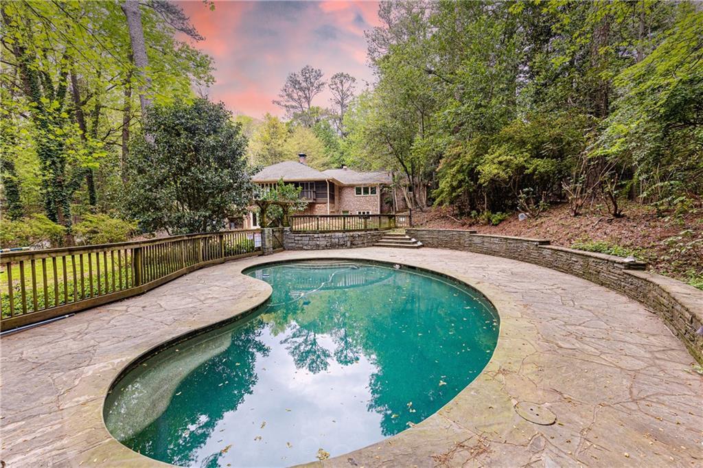 1894 W Wesley Rd NW in Atlanta, GA - Building Photo