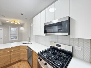 2127 W 18th St in Chicago, IL - Building Photo - Building Photo