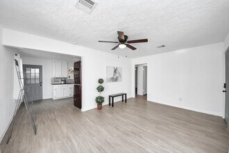 2210 Detering St in Houston, TX - Building Photo - Building Photo