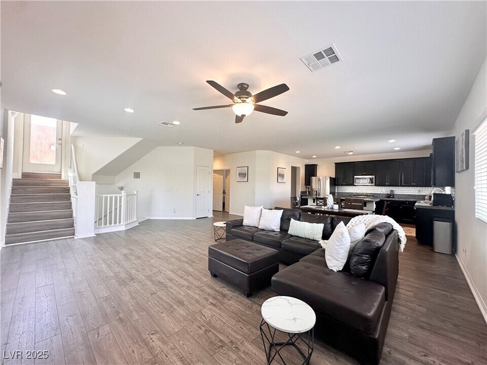 5630 Aspen Heights Dr in Las Vegas, NV - Building Photo