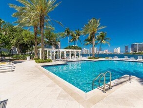 3235 NE 184th St, Unit 11303 in North Miami Beach, FL - Building Photo - Building Photo