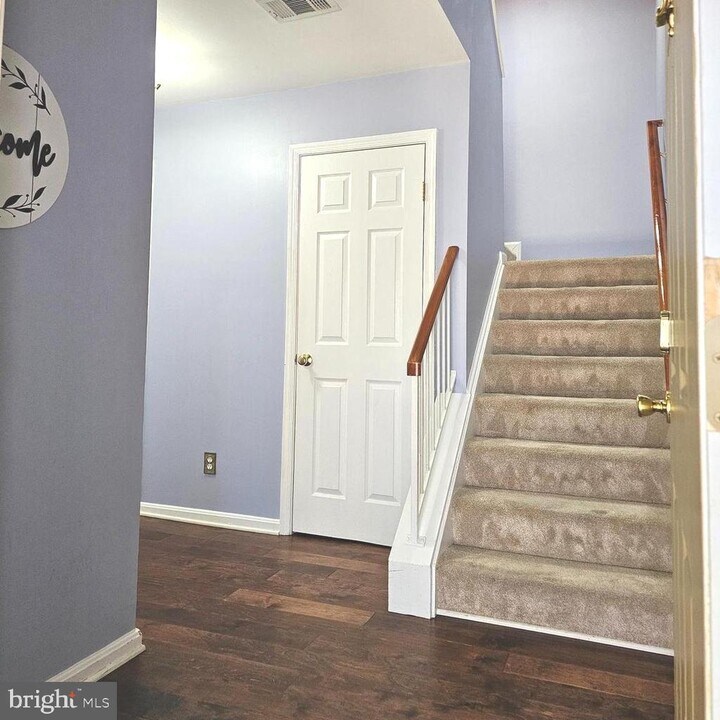 8202 Catbird Cir in Lorton, VA - Building Photo