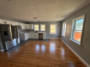 21 Washburn St in Worcester, MA - Building Photo - Building Photo