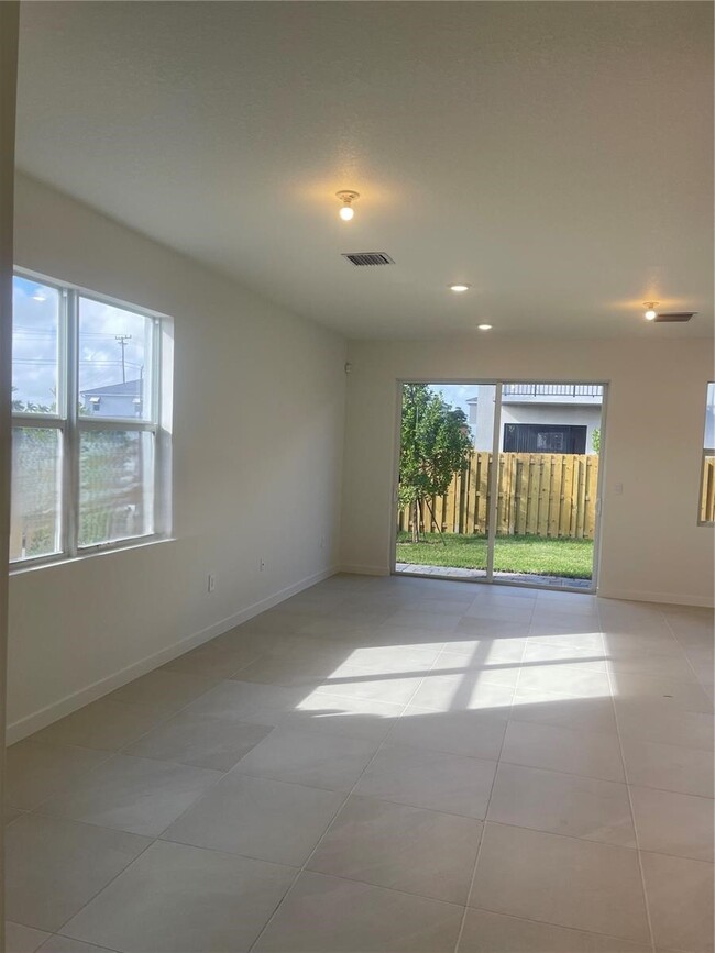 116 NE 13th Ave in Homestead, FL - Building Photo - Building Photo