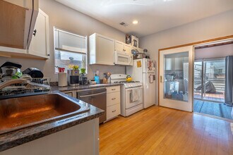 530 N Ashland Ave in Chicago, IL - Building Photo - Building Photo
