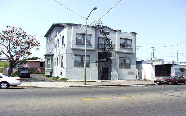 1321 Peralta St in Oakland, CA - Building Photo