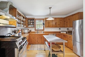51 Hampton St, Unit 1528 in Sag Harbor, NY - Building Photo - Building Photo