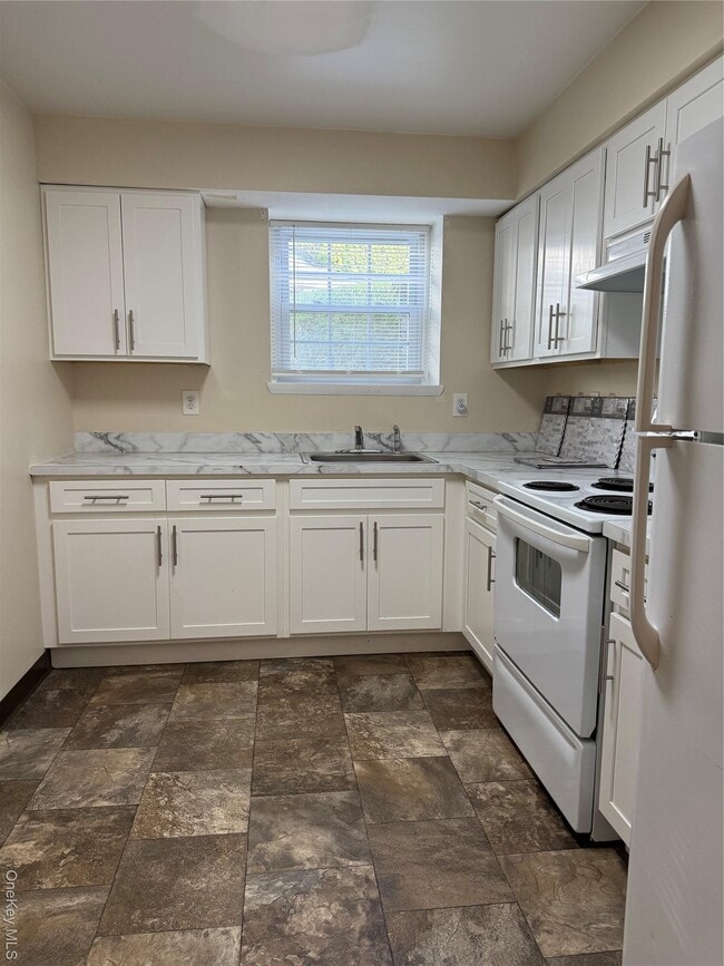 property at 33 Oak St