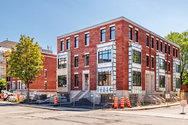 4898A De Maisonneuve Boul O