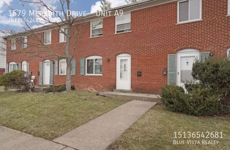 1579 Meredith Dr in Cincinnati, OH - Building Photo