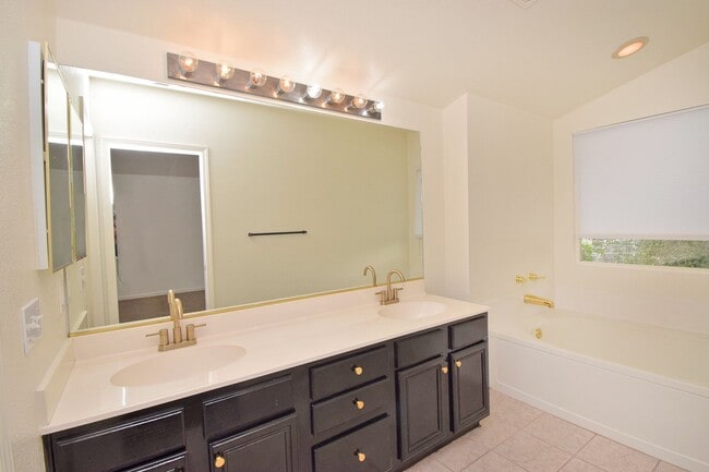 4748 Cedarhill Ln in Reno, NV - Building Photo - Building Photo