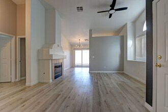 9736 Double Rock Dr in Las Vegas, NV - Building Photo - Building Photo