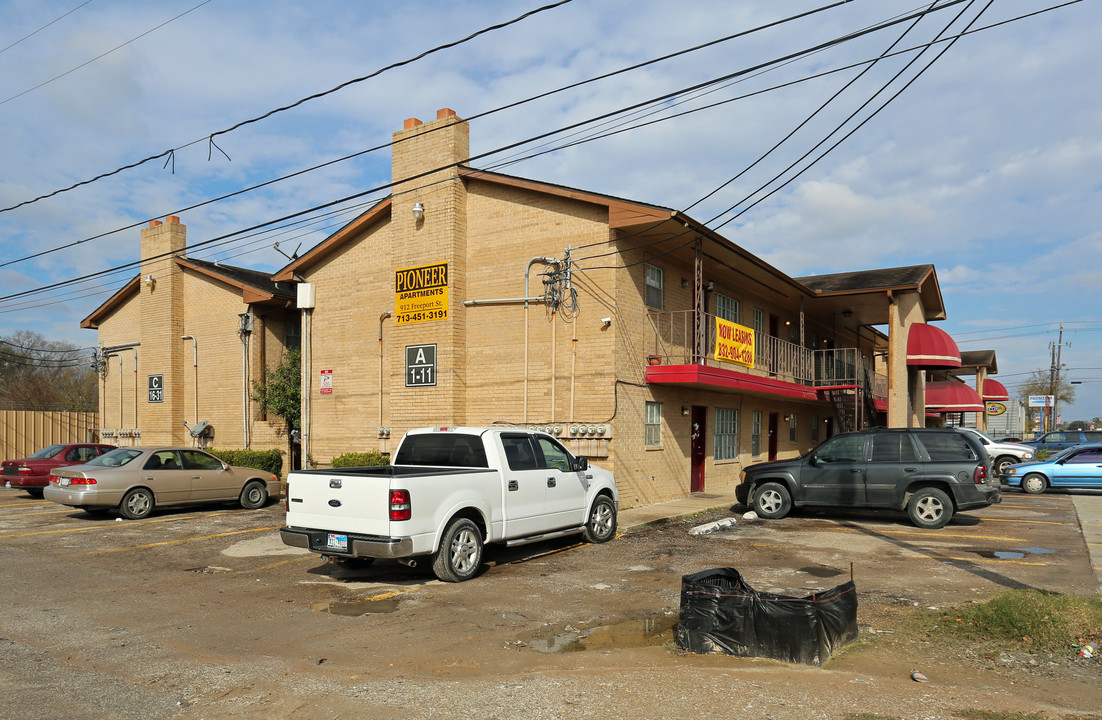 Pioneer Apartments in Houston, TX - Building Photo