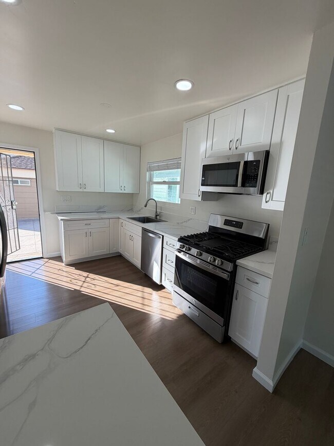 1719 Oliver Ave in San Diego, CA - Building Photo - Building Photo