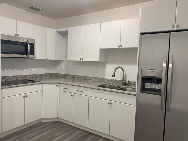 6290 SW 39th St in Miami, FL - Building Photo - Building Photo