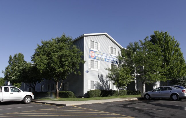 Carriage Cove - Student Living in Provo, UT - Building Photo - Building Photo