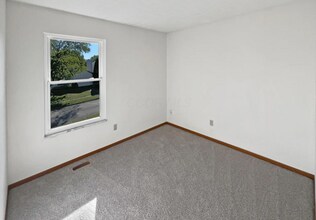 6800 Barker Dr in Canal Winchester, OH - Building Photo - Building Photo