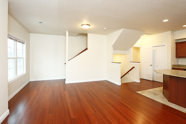 29th Street Townhomes in Davenport, IA - Building Photo - Interior Photo