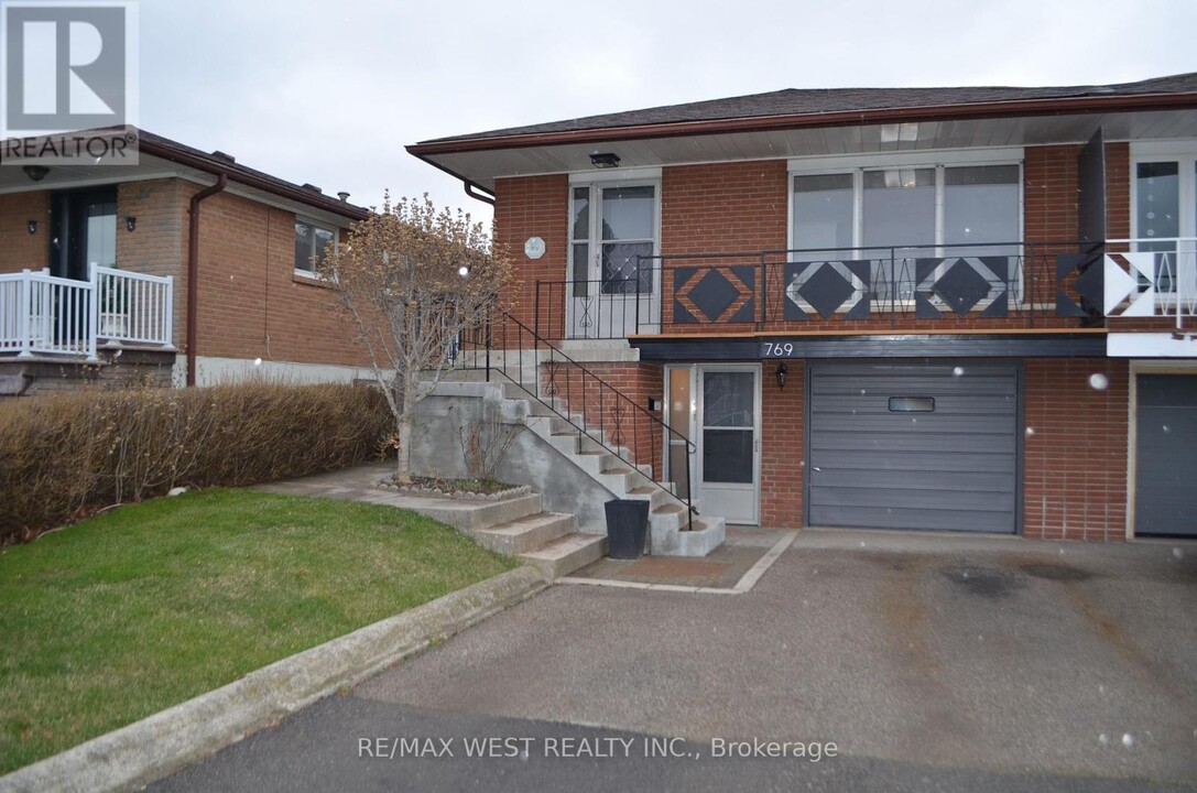769 Greenore Rd in Mississauga, ON - Building Photo