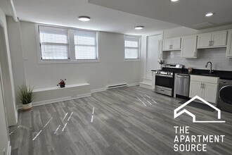 732 W Roscoe St, Unit SGA in Chicago, IL - Foto de edificio - Building Photo