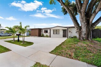 7051 Tyler St in Hollywood, FL - Building Photo - Building Photo