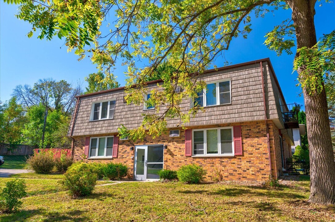 7203 Fortune Dr, Unit 1 in Middleton, WI - Building Photo