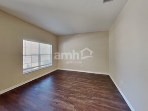 7529 Dragon Fly Loop in Gibsonton, FL - Foto de edificio - Building Photo