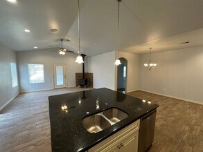 1006 W McKay St in Carlsbad, NM - Building Photo - Building Photo
