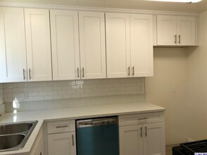 1439 Barrington Way in Glendale, CA - Building Photo - Building Photo
