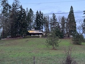 391 Lawson Bar Rd in Myrtle Creek, OR - Building Photo - Building Photo