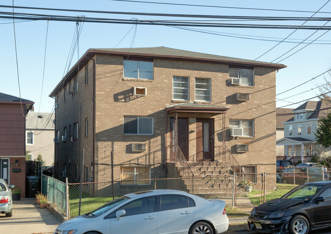 910 Amboy Ave in Perth Amboy, NJ - Building Photo - Building Photo