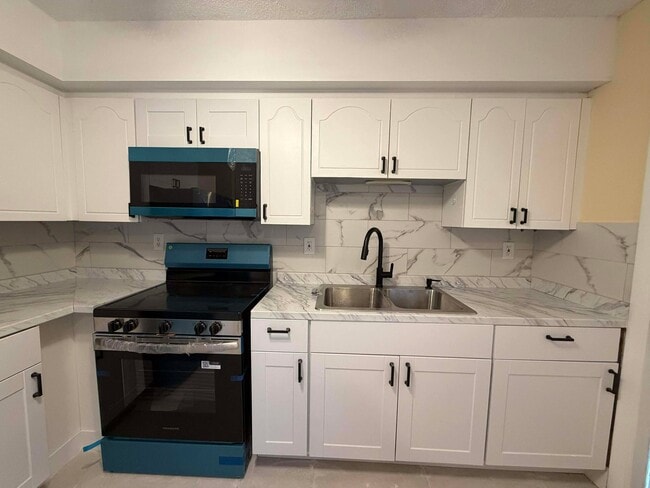 property at 501 W 1st St