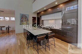 5330 Oak St in Kansas City, MO - Building Photo - Building Photo