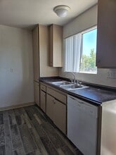 995 N Mollison Ave, Unit 28 in El Cajon, CA - Building Photo - Building Photo