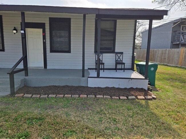 904 Herbert Ave, Unit 2 in Pasadena, TX - Foto de edificio - Building Photo