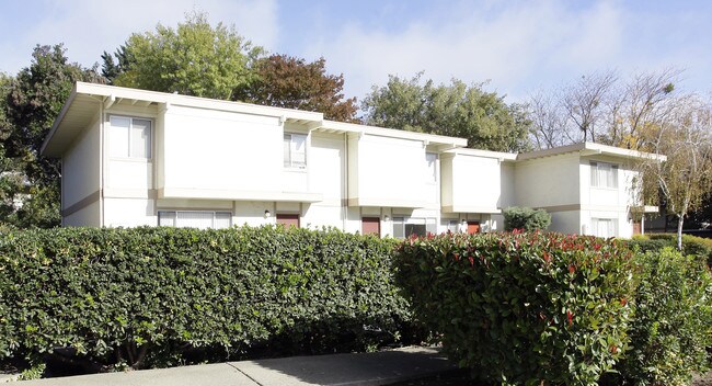 1549-1555 Drake Dr in Davis, CA - Foto de edificio - Building Photo