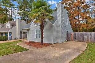 324 N Grove Cir in Brandon, MS - Building Photo