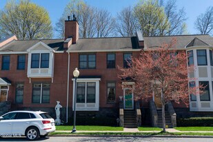 164 High Rock Ave in Saratoga Springs, NY - Building Photo